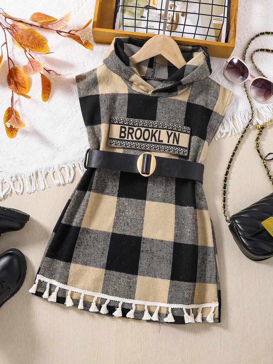 SHEIN Váy trùm đầu có mũ trùm đầu bằng vải kẻ sọc & chữ cái hình con trâu cho cô gái trẻ - Màu Khaki - Xem 1