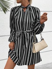 SHEIN LUNE 碎花鎖眼領繫腰帶洋裝