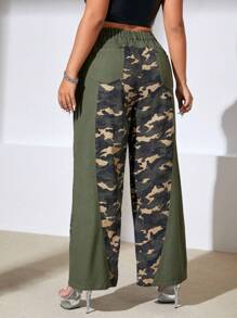 SHEIN ICON Plus Camo Print Wide Leg Jeans - Army Green - View 2