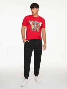 Manfinity Roghcode 男士骷髅和南瓜印花 T 恤和抽绳腰运动裤，适合万圣节 - 彩色 - 查看 3