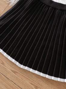 SHEIN Young Girl Striped Pattern Pleated Knit Skirt