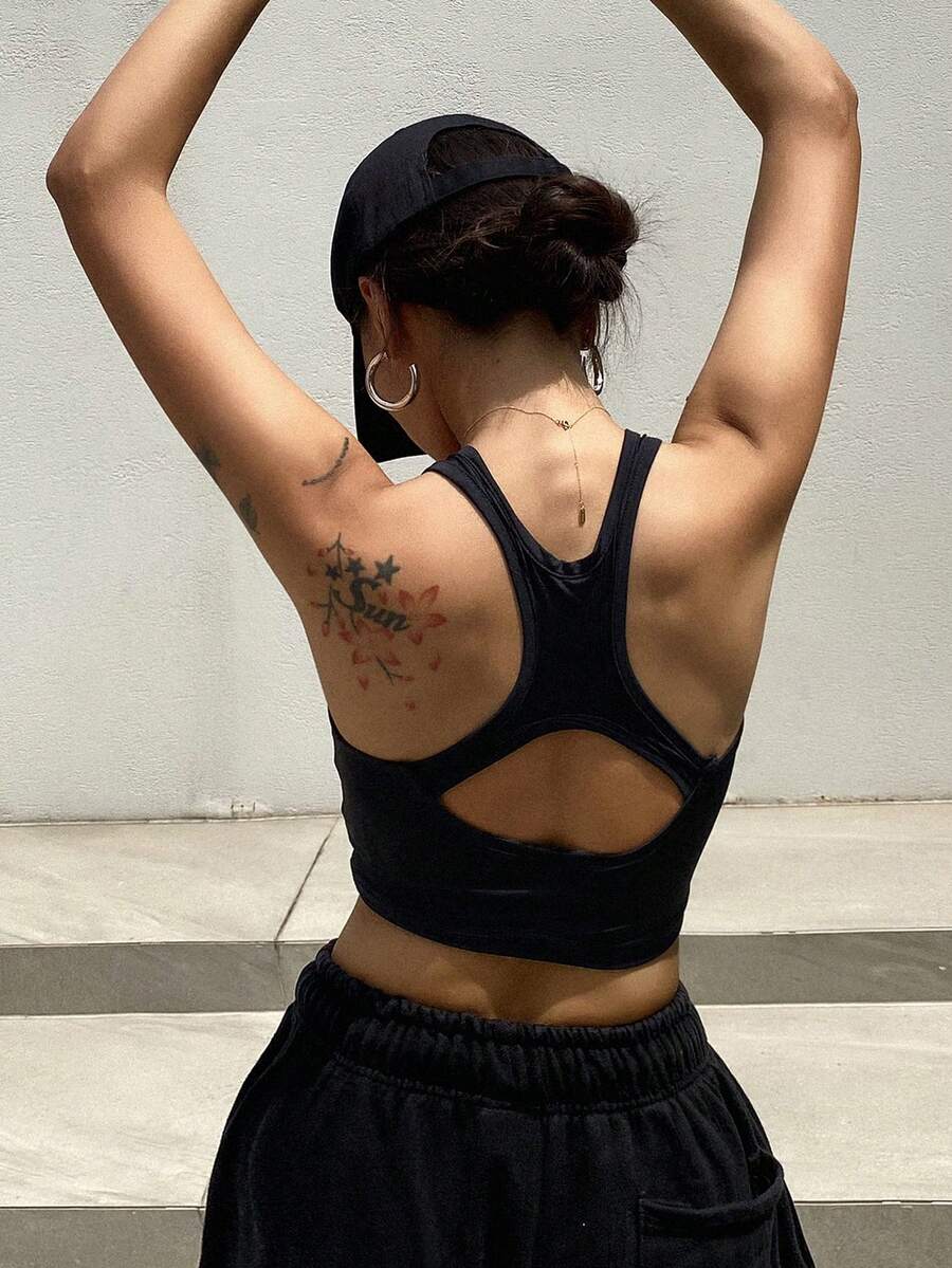 DAZY 後鏤空短款背心 - 黑色 - 查看 1