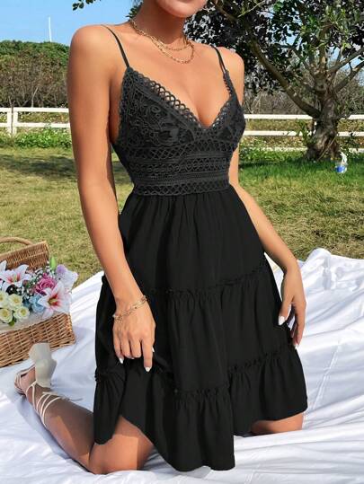 Soleia 水溶蕾絲拼接多層下擺後綁帶吊帶連衣裙