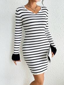 Chiquease 條紋圖案毛茸茸袖口毛衣洋裝 - 黑與白 - 查看 1