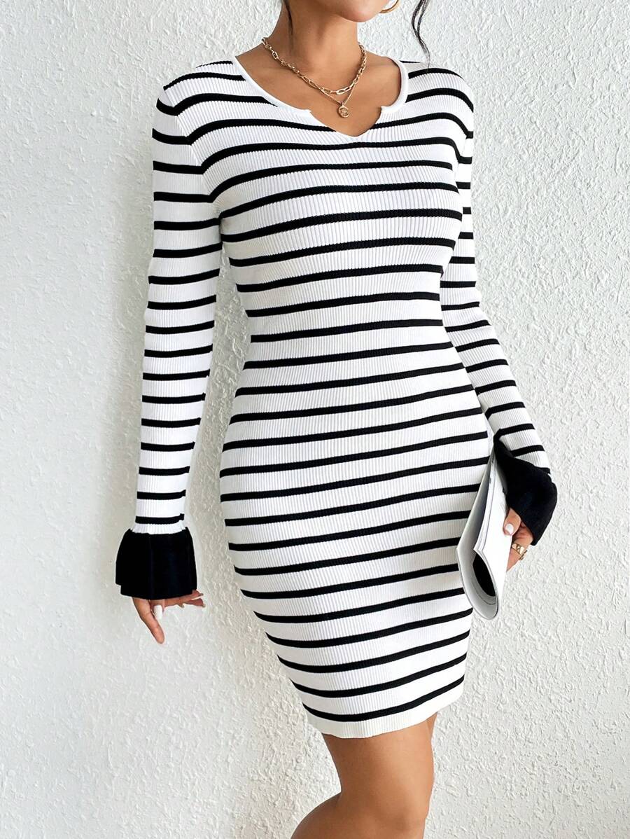 Chiquease 條紋圖案毛茸茸袖口毛衣洋裝 - 黑與白 - 查看 1