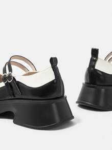 SheIn MOD 女性迷人的撞色瑪麗珍防水台鞋在學院風 - 黑與白 - 查看 7