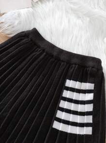 SHEIN Young Girl Striped Pattern Pleated Knit Skirt