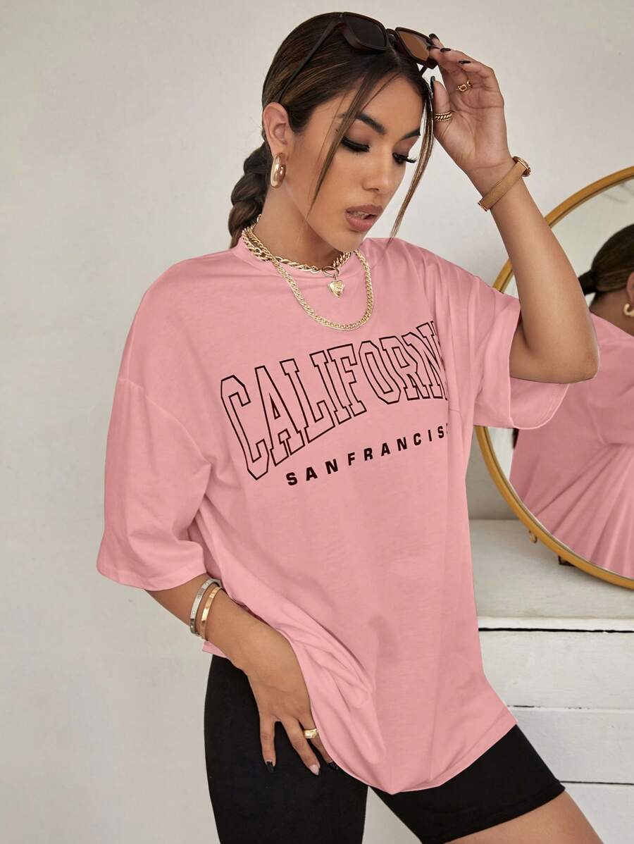SHEIN Unity Camiseta con hombros caídos y estampado de letras - Rosa - Ver 1