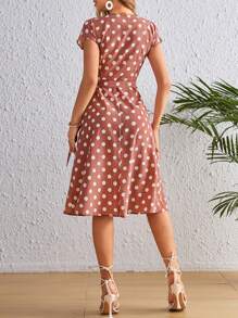 SHEIN Clasi 波點圖案側打結圍裹式洋裝 - 藕粉色 - 查看 2