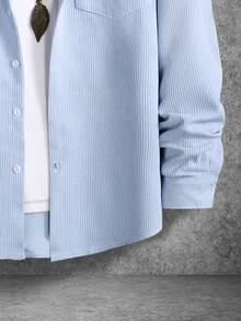 Manfinity 男士素色口袋貼布襯衫不帶T恤 - 淺藍色 - 查看 5