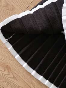 SHEIN Young Girl Striped Pattern Pleated Knit Skirt