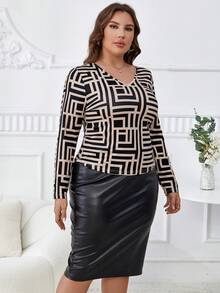 Celure Plus Geo Print V Neck Tee - Multicolor - View 5