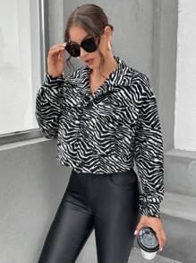 SHEIN Essnce Cazadora crop con patrón de rayas de cebra de cuello con solapa - Blanco y Negro - Ver 4