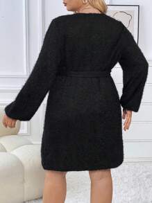 SHEIN Grossesse Plus Robe Unicolore Ceinturé Duveteux