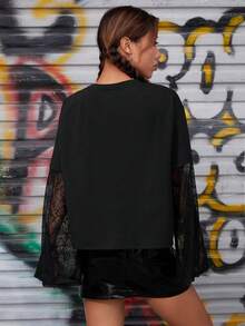 SHEIN PETITE 字母人物圖案蕾絲拼接T恤 - 黑色 - 查看 2
