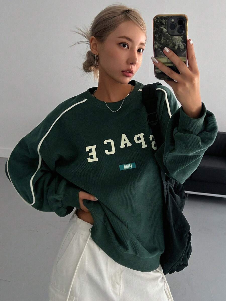 DAZY Áo nỉ trễ vai họa tiết tương phản chữ cái, quần áo mùa thu - Màu xanh lá cây đậm - Xem 1