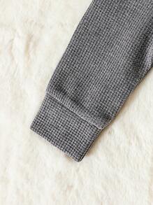 SHEIN 男嬰半排扣連身背心&前打結衛褲 - 深灰色 - 查看 4