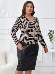 Celure Plus Geo Print V Neck Tee - Multicolor - View 4