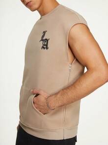 GENTILAND Men Letter Graphic Kangaroo Pocket Sleeveless Sweatshirt - Khaki - View 8