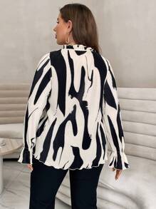 SHEIN Privé Plus Allover Print Tie Neck Plisse Blouse - Multicolor - View 2