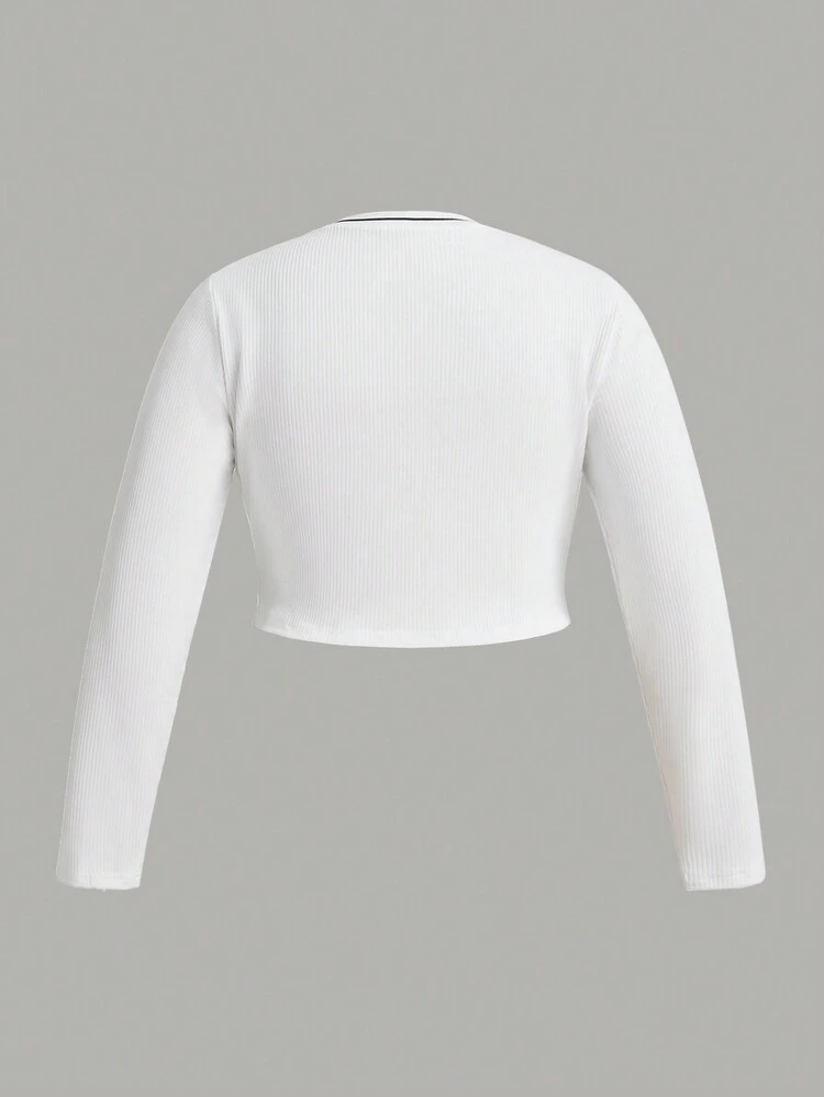 Plus Contrast Binding Notched Neckline Crop Tee