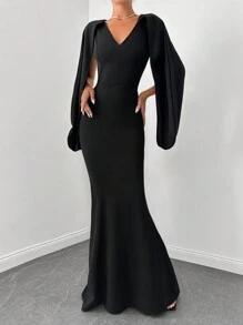 RueChic Cloak Sleeve Mermaid Hem Dress - Black - View 3