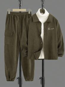 男大童字母刺繡翻蓋口袋燈芯絨襯衫和褲子無毛衣 - 軍綠色 - 查看 1