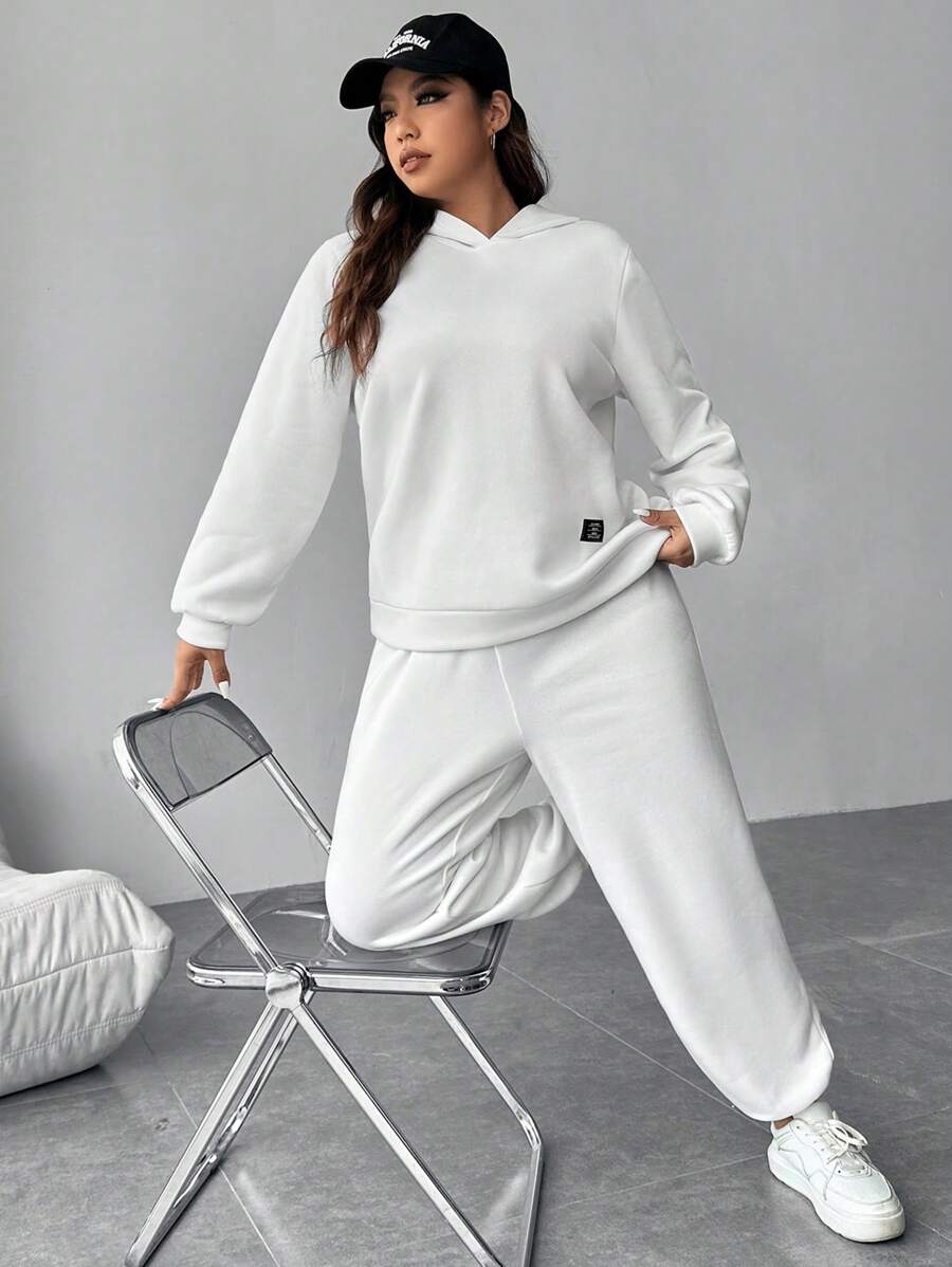 SHEIN EZwear 大碼字母補丁細節連帽衫和運動褲 - 白色 - 查看 1