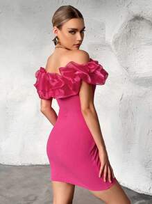 SHEIN Privé Vestido ajustado con hombros descubiertos y ribete de volantes - Rosa Fucsia - Ver 2