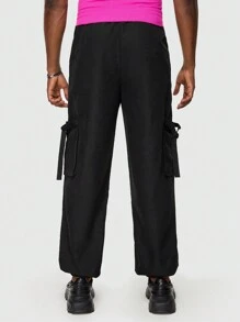 ROMWE MEN Street Life 男士帶扣細節側翻蓋口袋腰部抽繩工裝褲 - 黑色 - 查看 3
