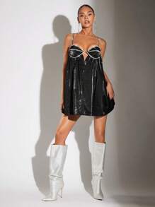 SHEIN BAE Rhinestone Chi tiết Cắt ra phía trước Váy Dây - màu đen - Xem 1