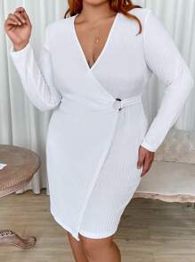 SHEIN CURVE+ 大碼環鏈圍裹連衣裙 - 白色 - 查看 4