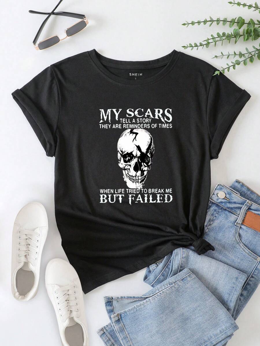 SHEIN EZwear Skull & Slogan Graphic Tee Những vết sẹo của tôi kể một câu chuyện Chúng là lời nhắc nhở về những lúc cuộc sống cố gắng phá vỡ tôi nhưng thất bại - màu đen - Xem 1