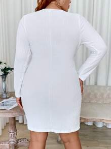 SHEIN CURVE+ 大碼環鏈圍裹連衣裙 - 白色 - 查看 2