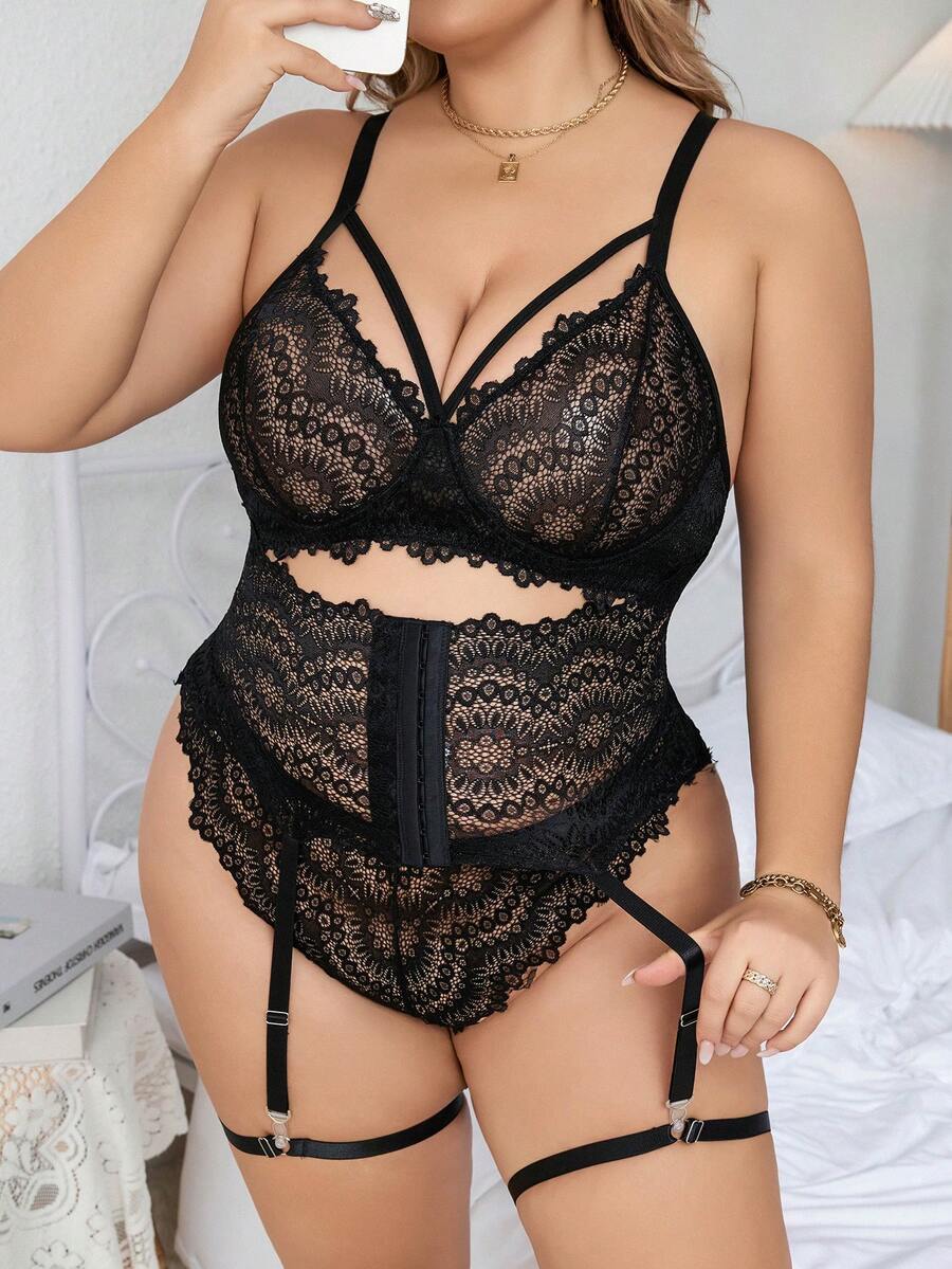 Classic Sexy 大碼花卉蕾絲背帶吊帶襪內衣套裝 - 黑色 - 查看 1