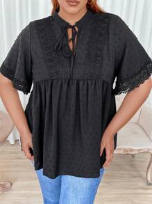 SHEIN Holidaya Plus Swiss Dot Tie Neck Contrast Lace Blouse - Black - View 4