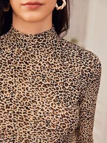 SHEIN Frenchy 豹紋小高領T恤 - 卡其色 - 查看 4