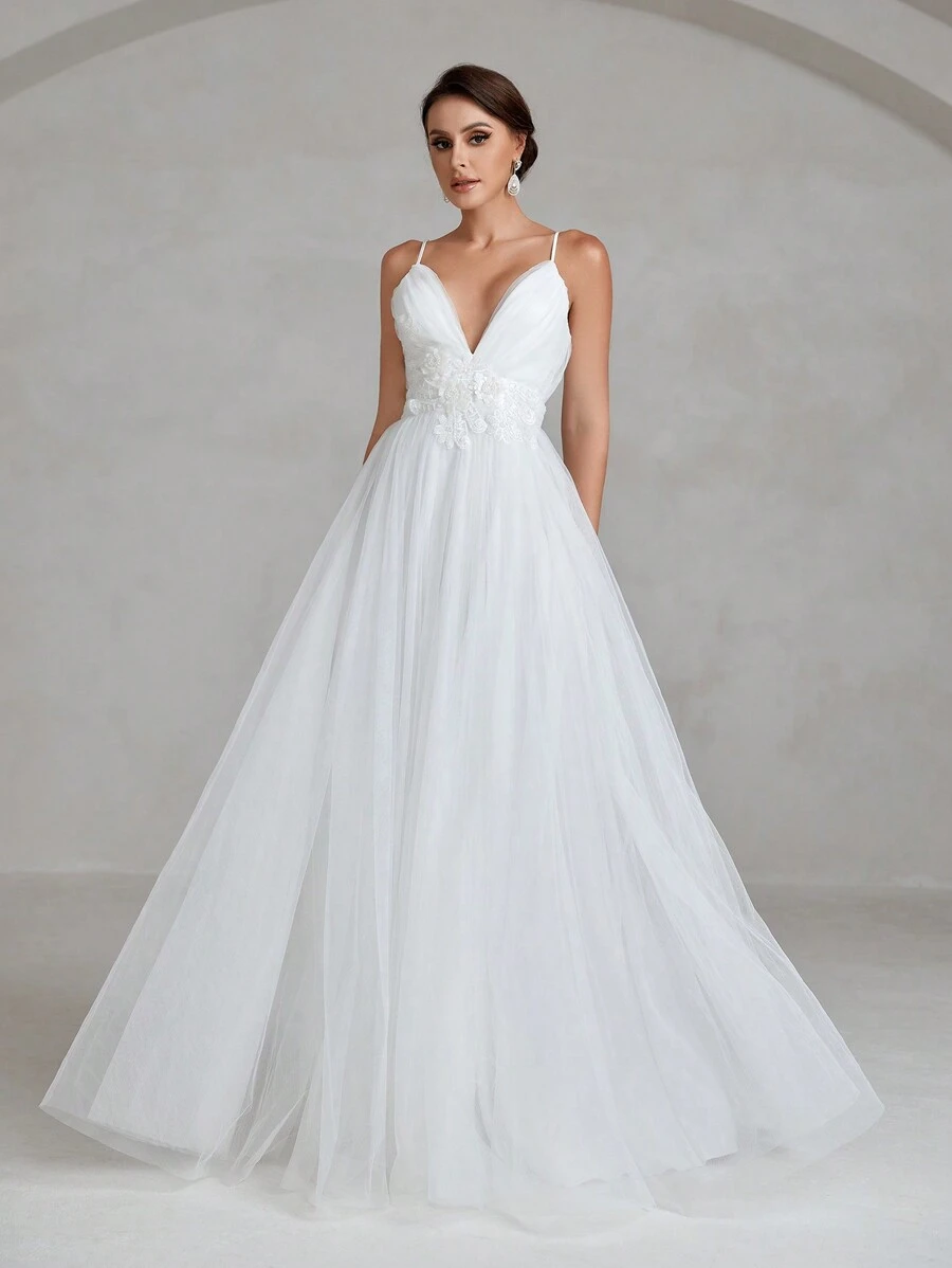 Floral Appliques Mesh Overlay Cami Wedding Dress - White - View 1