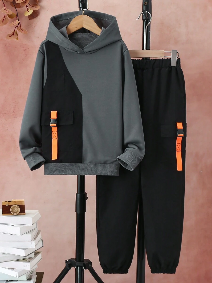 SHEIN 男大童雙色翻蓋口袋連帽衫和帶扣細節衛褲 - 彩色 - 查看 1