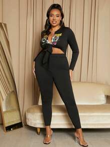 SHEIN SXY Plus Figure and Letter Graphic Knot Front Crop Top & Leggings - Black - View 5