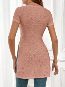 SHEIN Essnce Camiseta con bordado con ojal bajo con abertura - Rosa coral - Ver 2
