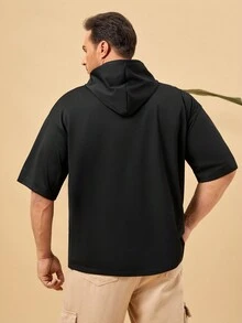 Manfinity LEGND 男士寬鬆抽繩連帽t卹,印有口號和骷髏印花 - 黑色 - 查看 2