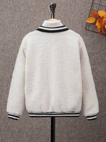 SHEIN Chico preadolescente Cazadora teddy con parche de letra ribete de rayas sin jersey