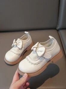 大人小孩皆可穿的公主風格平底鞋,配上蝴蝶結裝飾,適合小女孩穿著 - 米色 - 查看 4