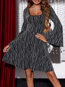 SHEIN Clasi 滿版印花方領荷葉袖亮片洋裝