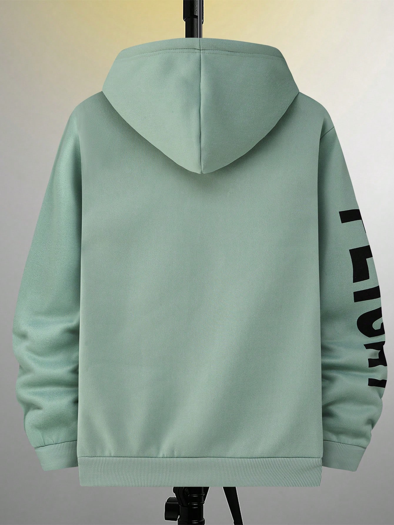 هودي رجالي شتوي بجيوب وشعار جذاب