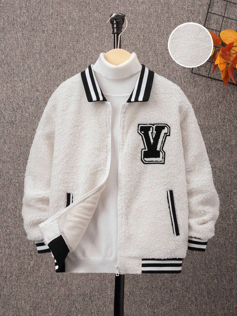 SHEIN Chico preadolescente Cazadora teddy con parche de letra ribete de rayas sin jersey