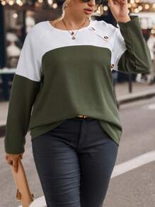 SHEIN LUNE Plus Two Tone Button Detail Raglan Sleeve Tee Graphic Tees Women Tops Fall Cloth For Women - Multicolor - View 4