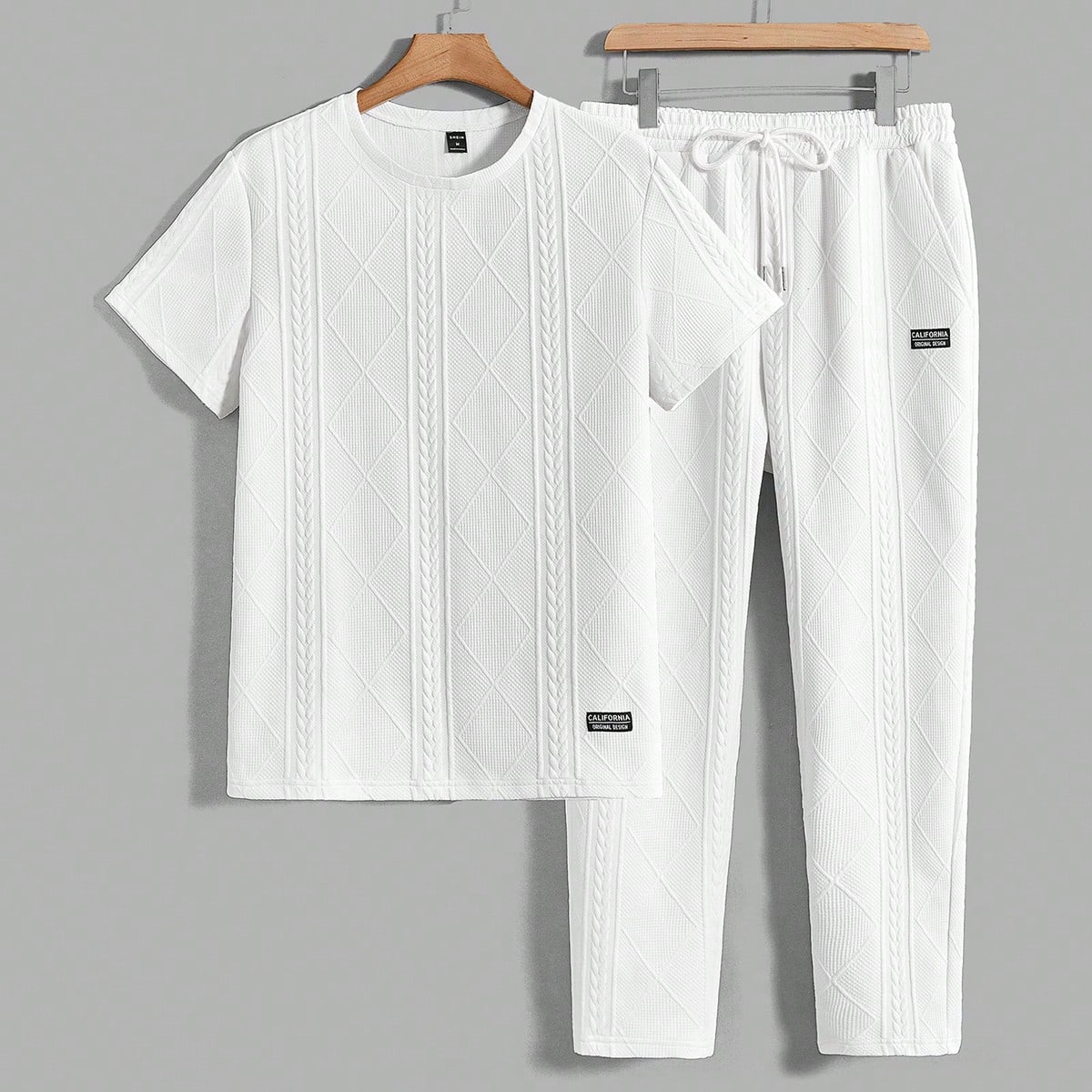 Conjunto de verano para hombre con camiseta con parche de letra y pantalones con cordón en la cintura, atuendos cómodos, cosas de pareja