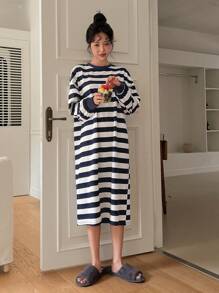 DAZY Vestido homewear con estampado de rayas de hombros caídos - Azul Marino - Ver 5